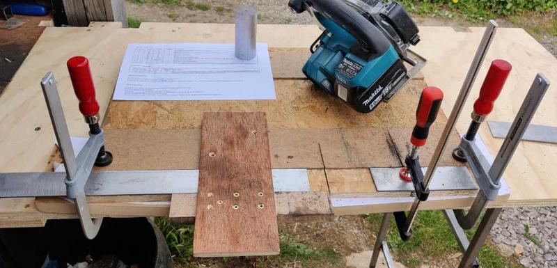 barclamps_flat_bar_cutting_jig_800.jpg