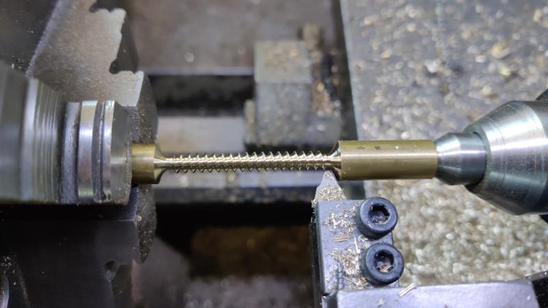 woodscrew_02_threading_800.jpg