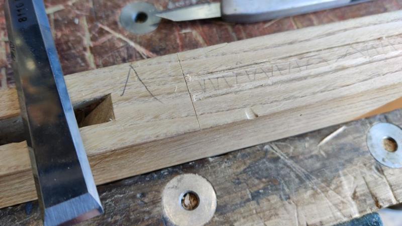 2025-04-01-04-chiselling-knife-wall_800.jpg
