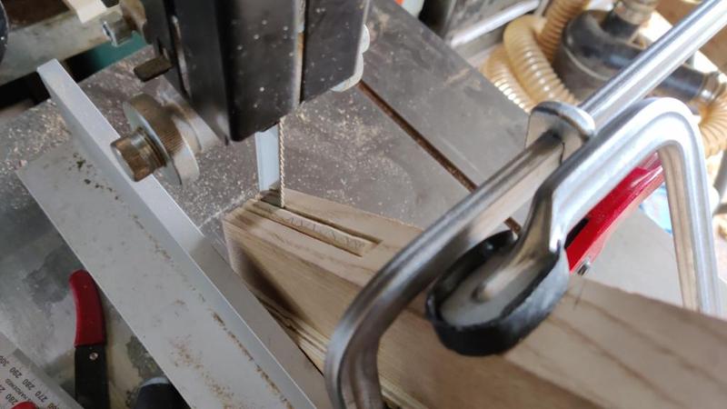 2025-04-13-02-bandsawing-close-to-line_800.jpg
