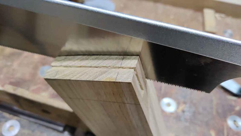 2025-04-21-03-sawing-to-line-in-knife-wall_800.jpg