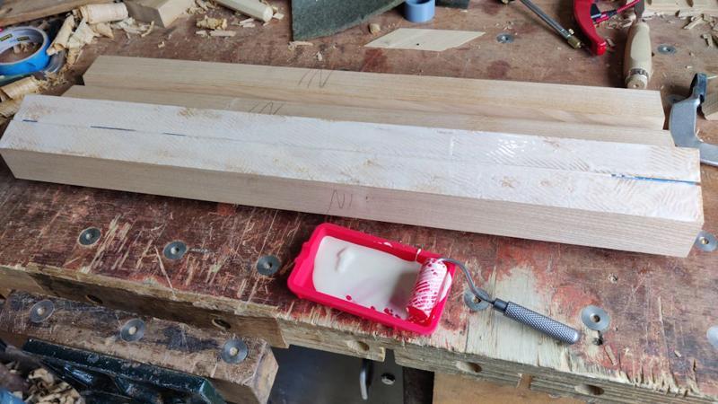 2025-06-01-02-roller-glue_800.jpg