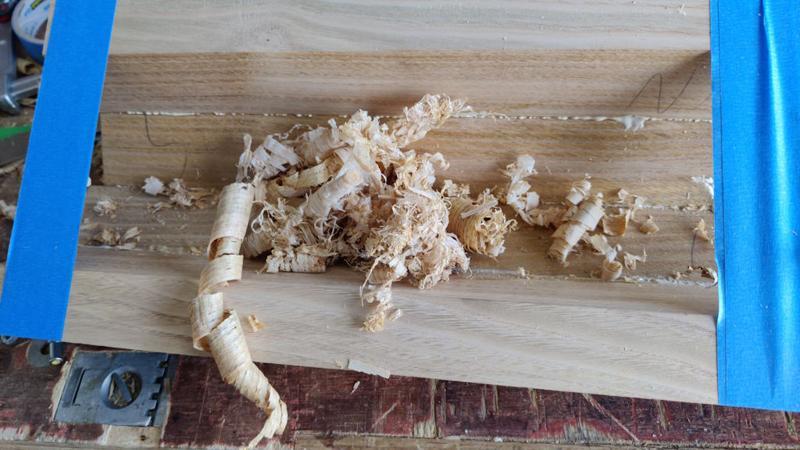 2025-06-01-04-cleaning-squeeze-out-with-shavings_800.jpg