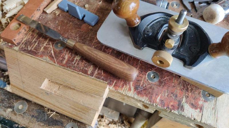 2025-06-01-30-router-plane-and-chisel_800.jpg