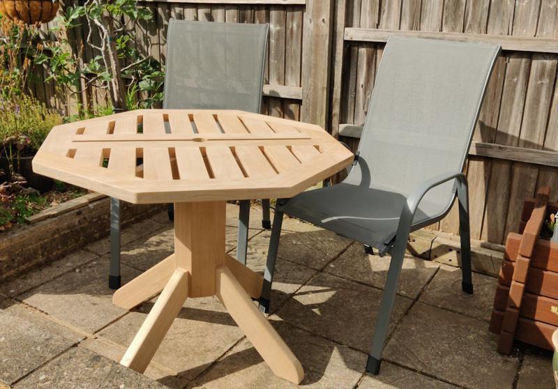 2025-06-23-05-finished-table-with-chairs_800.jpg