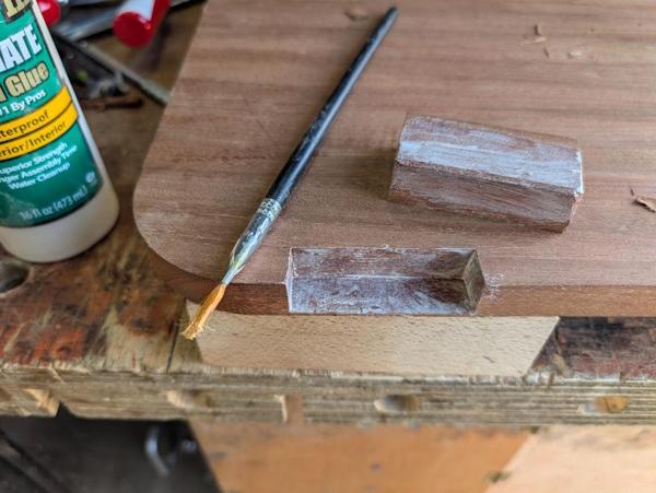 2025-11-23-12-glue_600.jpg