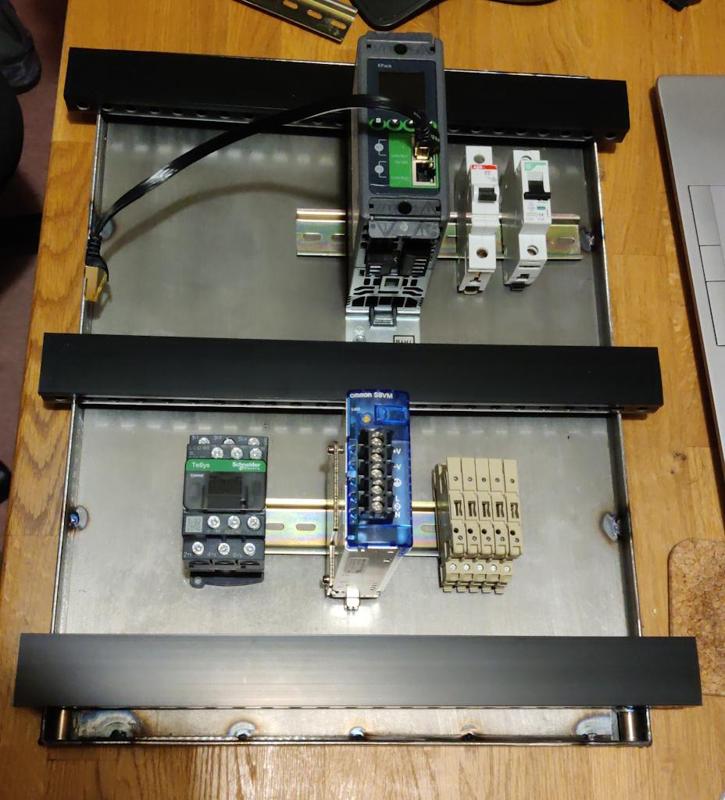 2025-01-02-16-rear-panel-layout_800.jpg