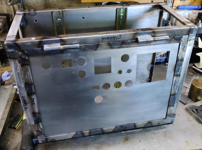 2025-01-03-03-welding-frame-together-3_800.jpg