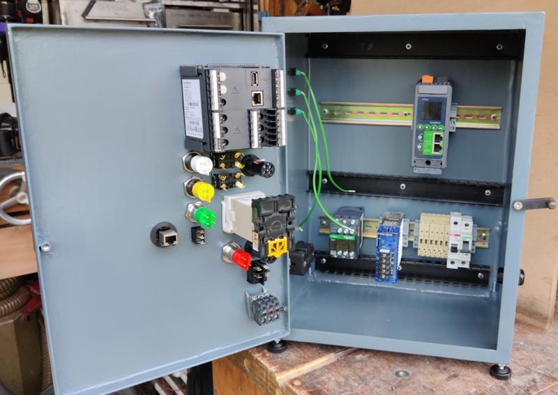 2025-01-17-09-cabinet-open_800.jpg