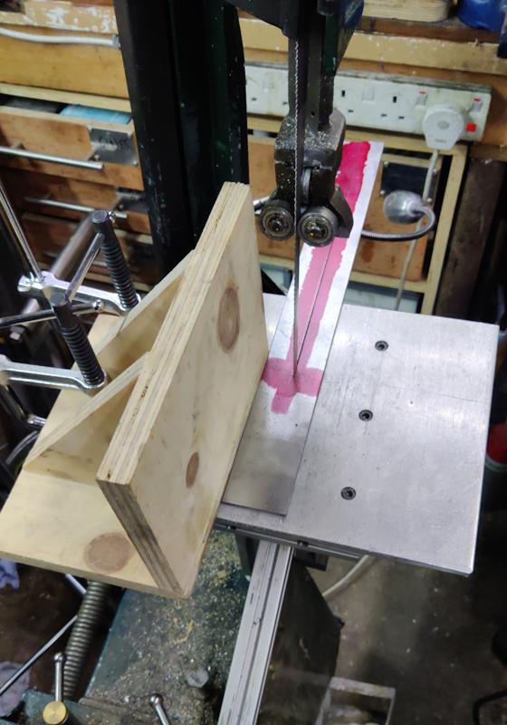 2025-01-19-01-sawing-bar-in-half_800.jpg