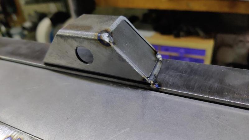 2025-02-07-08-tack-welding-plate_800.jpg