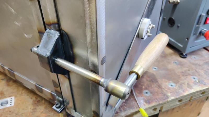 2025-02-07-13-latch-assembled_800.jpg