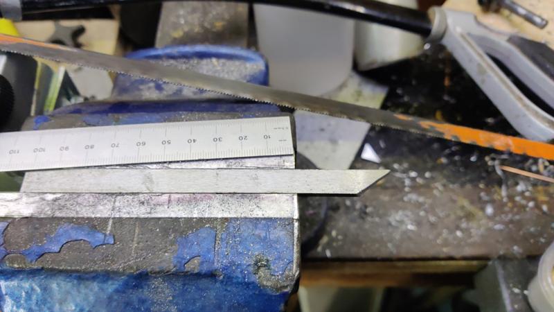 2025-02-09-07-hacksawed-gauge-plate_800.jpg