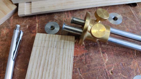2024-10-23-04-mortice-gauge-first-side-plus-pencil_600.jpg