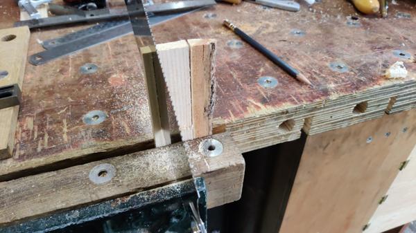 2024-10-31-06-sawing-in-vice_600.jpg