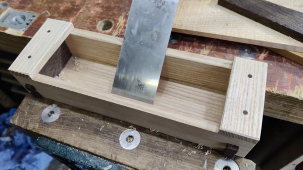 2024-11-01-20-card-scraper-chamfering_600.jpg