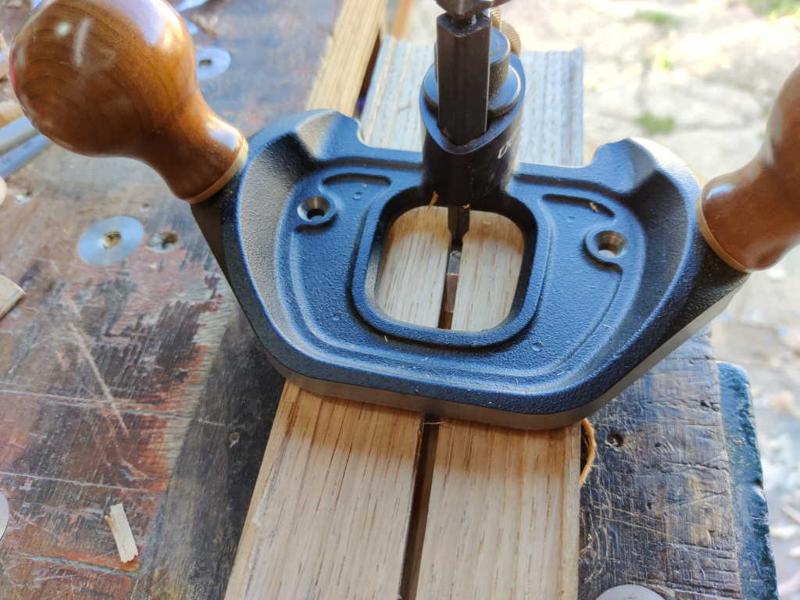 112_narrow_slot_with_router_800.jpg