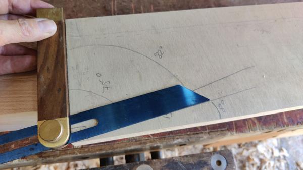 2025-07-12-07-setting-up-bevel-for-8-degrees_600.jpg