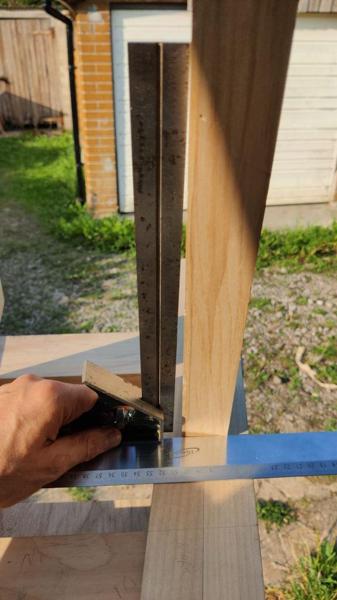 2025-07-26-33-leaning-combination-square-bending-inwards_600.jpg