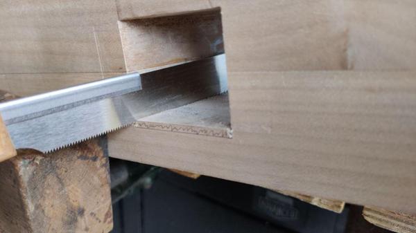 2025-07-27-02-flush-cut-saw_600.jpg