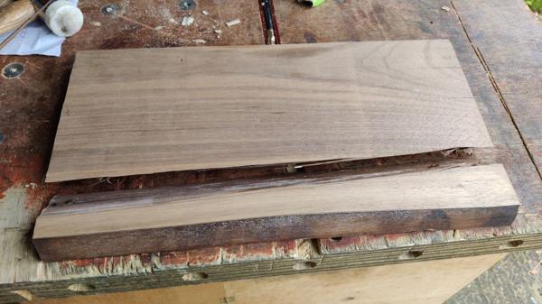 2025-08-03-19-split-bit-of-walnut_600.jpg