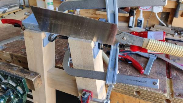 2025-08-08-03-ryoba-sawing_600.jpg