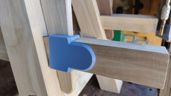 2025-08-08-08-marking-ends-of-stretchers_600.jpg
