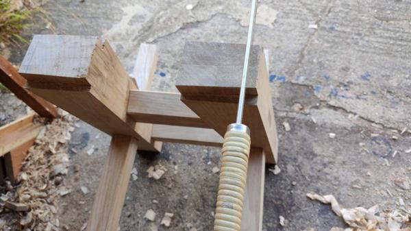 2025-08-10-10-sawing-end-of-tenon_600.jpg