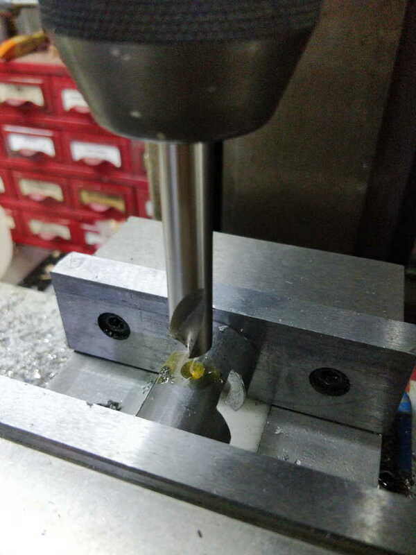 vicemechanism_halftube_drilling_magnet_hole_800.jpg