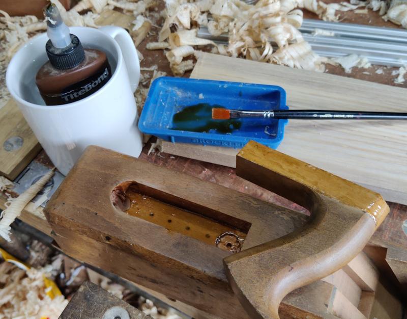 gluing_wooden_plane_handle_800.jpg