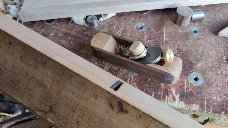 wooden_plane_sole_chamfering_800.jpg