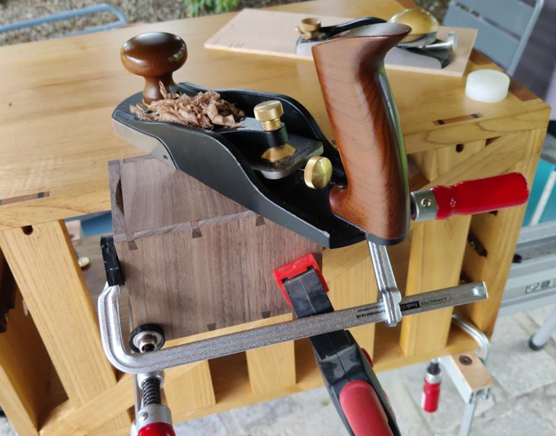 2024-09-11-02-lid-clamped-shut_800.jpg