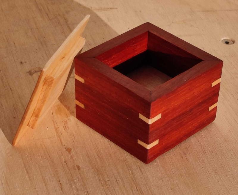 weighted_base_box_maple_lid_beside_1_800.jpg