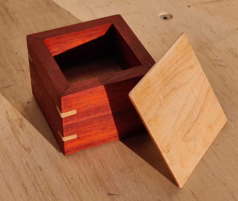 weighted_base_box_maple_lid_beside_2_800.jpg