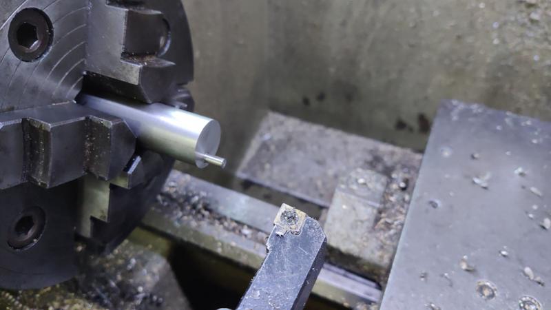 0803_headstock_lid_03_shaping_screw_800.jpg