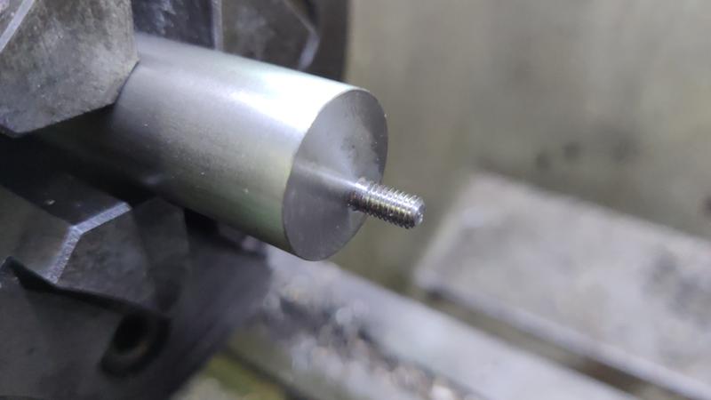 0803_headstock_lid_05_threaded_screw_800.jpg