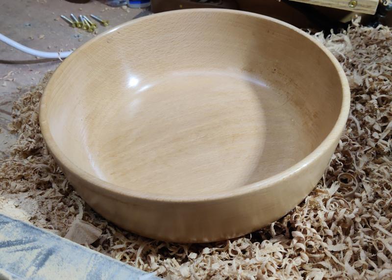 beech_bowl_finished_on_shavings_800.jpg