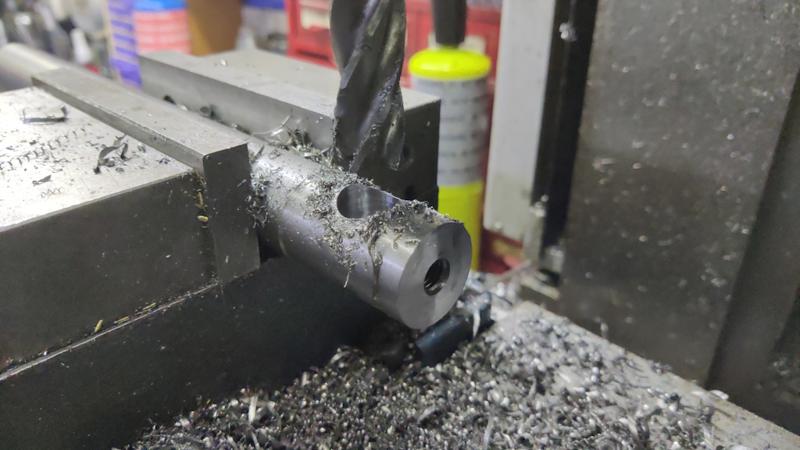 clamp_nut_03_drilling_18mm_800.jpg